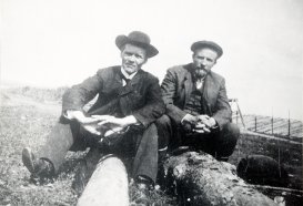 Ystävykset Kauppias-Heikki ja Juhani Aho.  © Museovirasto.